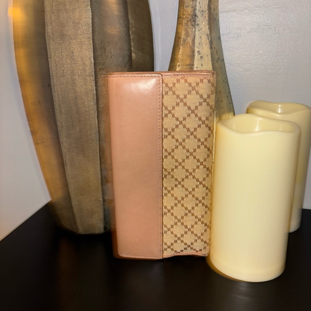 Gucci Tan, Plush Pink and  Gold Wallet - Picture 2 of 7